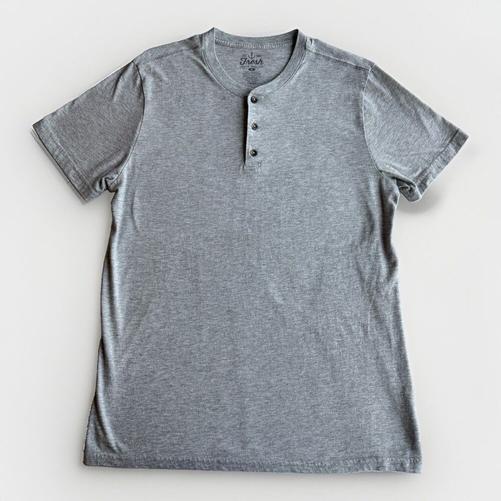 Fresh Clean Tees Men’s M Henley Shirt Gray Short Sleeve 3-Button Casual